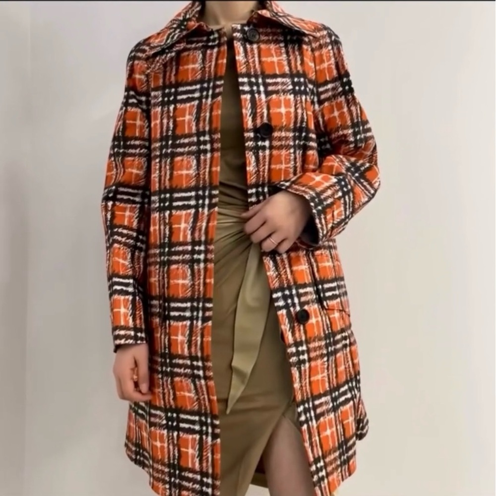 BURBERRY TRENCH COAT, SIZE 6 (M) NWT RETAIL PRICE $4,600.